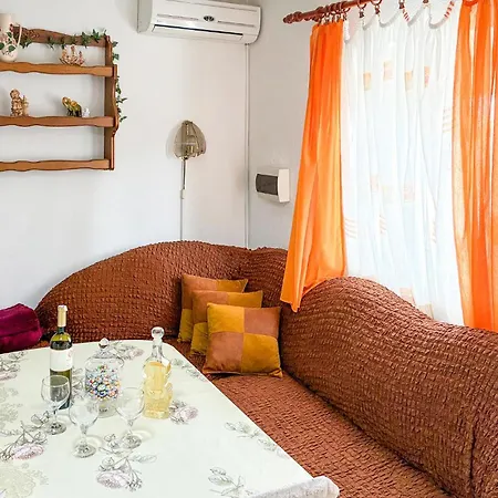 2 Bedroom Cozy In