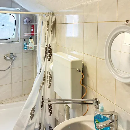 2 Bedroom Cozy In Сasa de vacaciones *