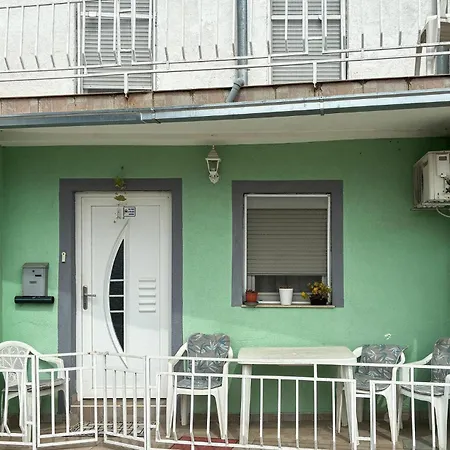 2 Bedroom Cozy In