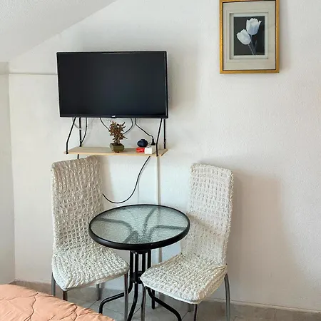 2 Bedroom Cozy In